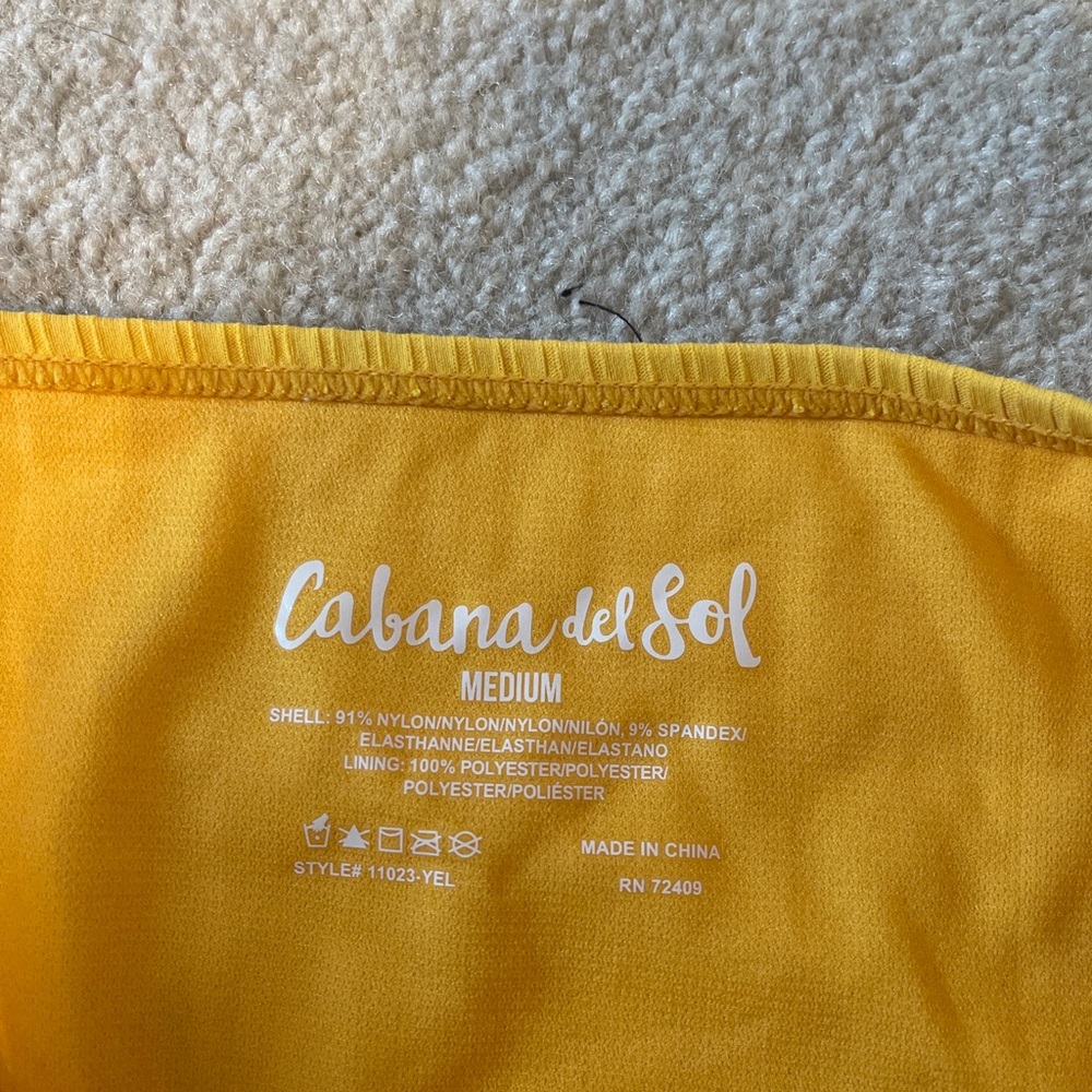 Yellow bikini - Picture 3 of 4